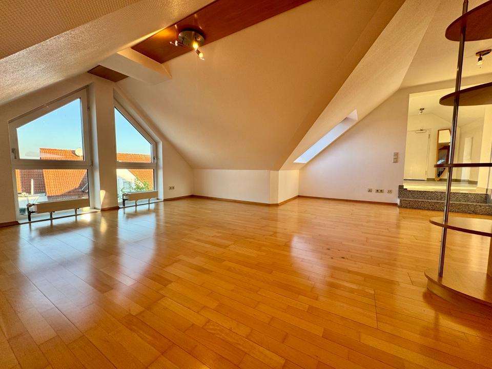 Thumbnail-2,5 Zimmer DG Wohnung mit Gäste-WC, Einbauküche und Stellplatz