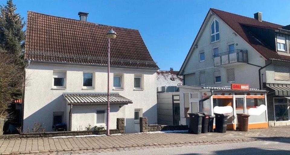 Thumbnail-Freistehendes Einfamilienhaus mit separater Gewerbeeinheit
