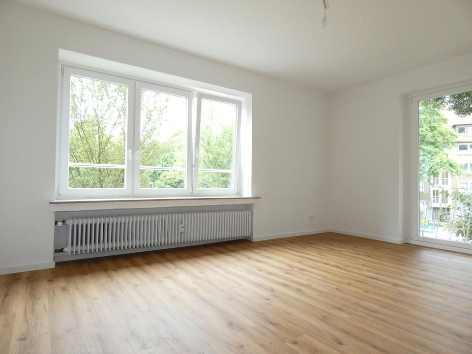 Thumbnail-Viiiel Platz! 4 Zimmer-Wohnung mit neuem großen Ansatzbalkon im Dichterviertel!