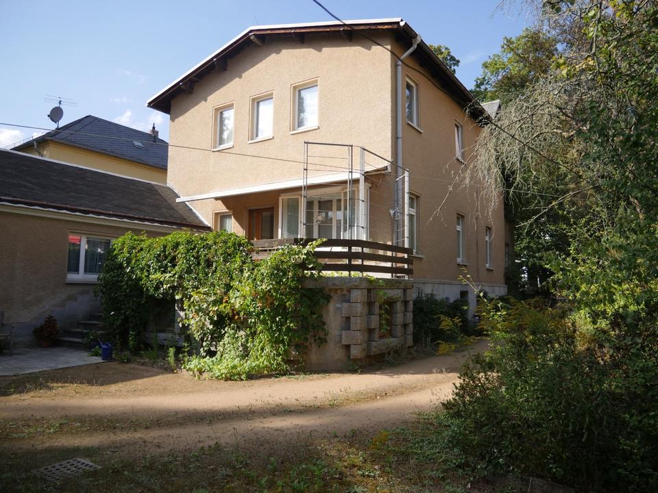 Thumbnail-Großzügiges 2 Familien Wohnhaus mit Keller, Garage und Garten