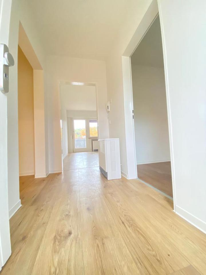 Thumbnail-*** ERSTBEZUG NACH SANIERUNG *** Sehr helles Single-Apartment im EG mit Balkon ***