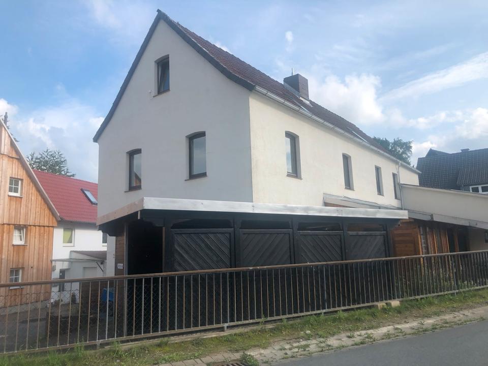 Thumbnail-Große Wohnung mit 3 (4) Schlafzimmern und Carport