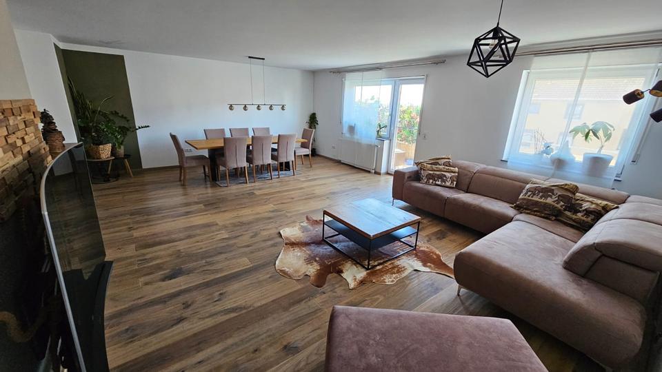 Thumbnail-Großzügige 3-Zimmer-Wohnung (ca. 107 m²) möbliert – privat!