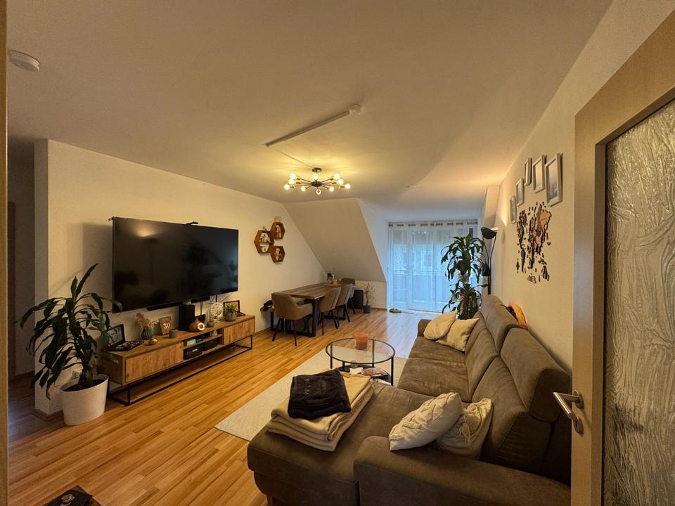 Thumbnail-Helle 3-Zimmer Dachgeschosswohnung mit Balkon und EBK