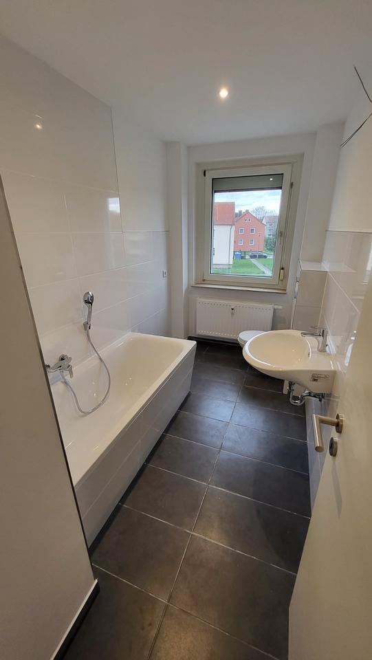 Thumbnail-4 Zimmer + Badewanne + saniert