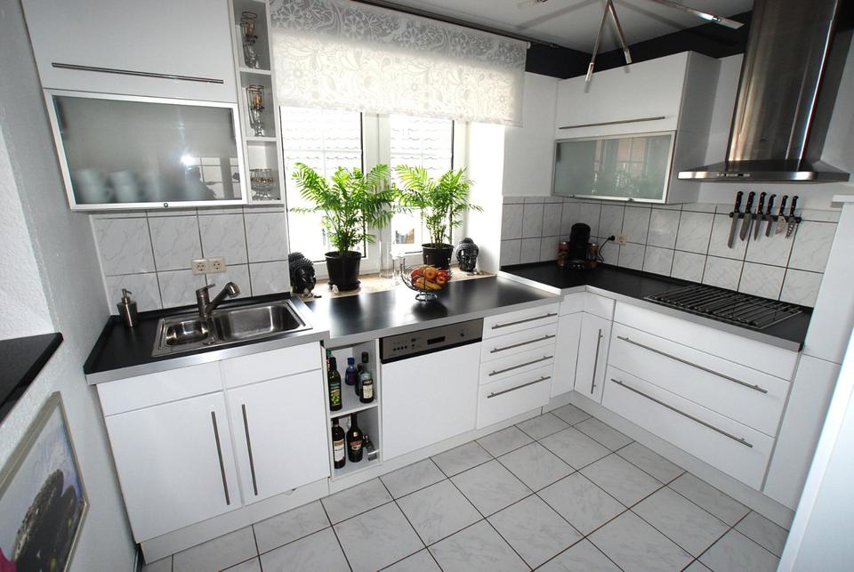 Thumbnail-SCHÖNE GROSSZÜGIGE 2-3ZKB-WOHNUNG MIT SCHÖNER EBK IN RUHIGER LAGE