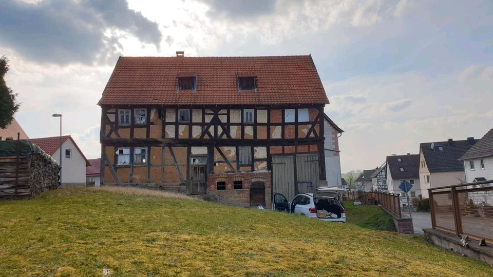 Thumbnail-Mehrfamilienhaus mit Grundstück. Sanierungsbedürftig