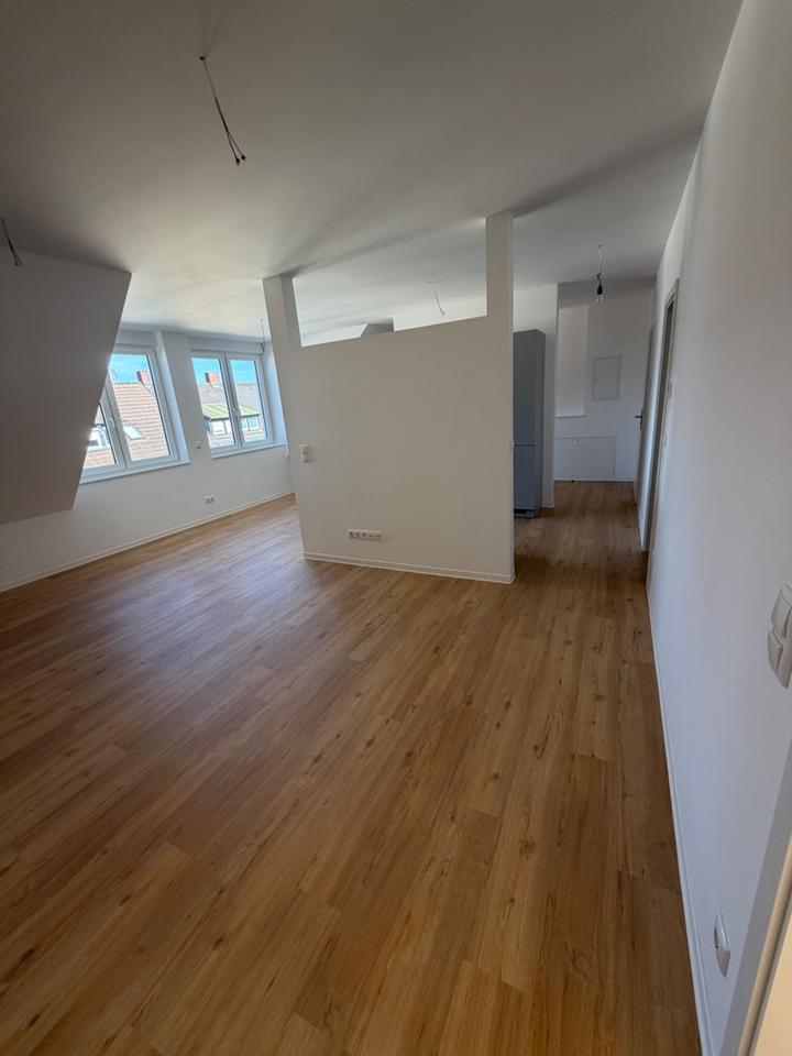 Thumbnail-Neue, moderne 2 Zimmer Dachgeschosswohnung EBK