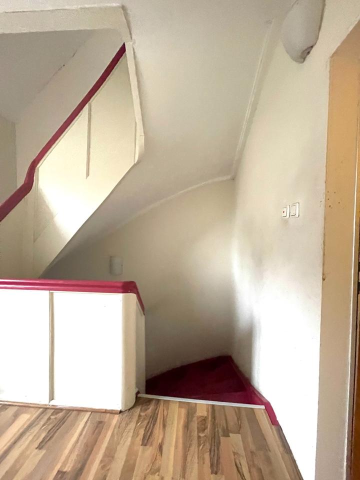 Thumbnail-1 kleines Zimmer mit Bad und Balkon