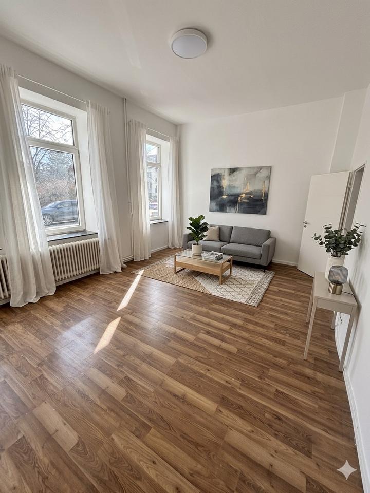 Thumbnail-Modernisierte Lichtdurchflutete 2,5 ZKB mit Garten