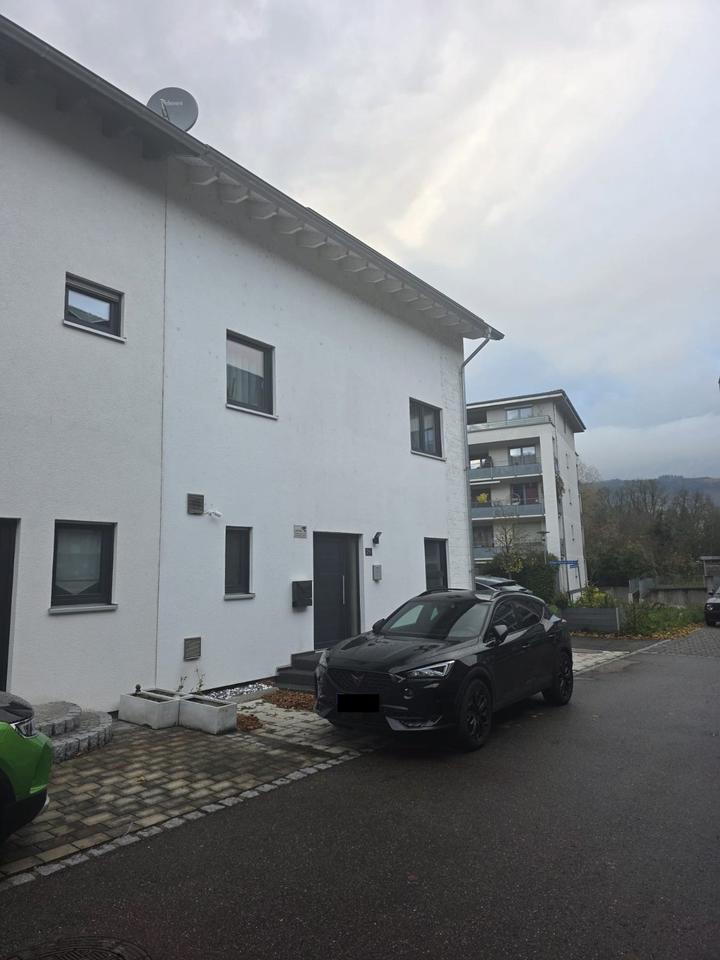 Thumbnail-Exklusive Doppelhaushälfte mit Pool ruhig, Zentrum- und Grenznah