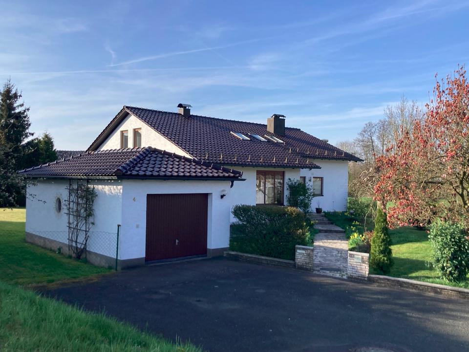 Thumbnail-Gepflegtes Einfamilienwohnhaus mit großem Grundstück