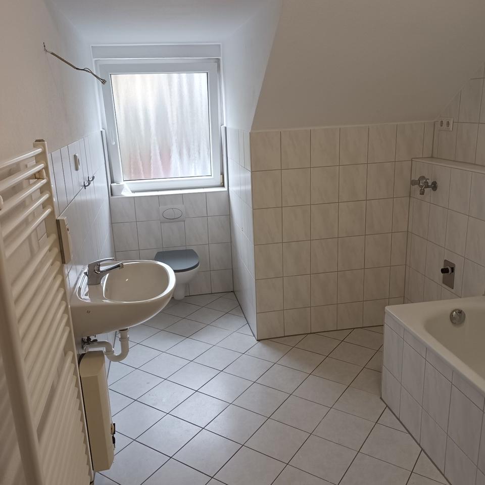 Thumbnail-Renovierte helle 2,5 Zimmer DG-Wohnung zu vermieten