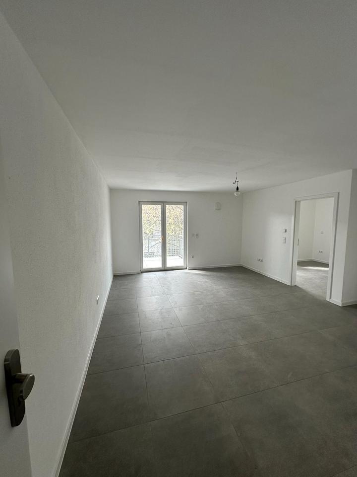 Thumbnail-Komplettsanierte 2 Zi. Eigentumswohnung mit Balkon, EBK, TG-SP