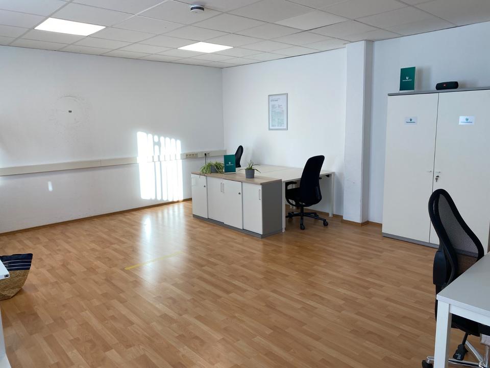 Thumbnail-Büro 110 m² in Neu-Ulm zu vermieten | möbliert möglich | Fußboden
