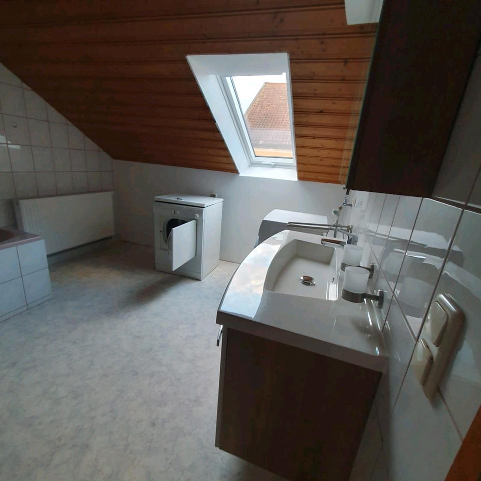 Thumbnail-Vermiete sonnigen möblierte 4 Zimmer Wohnung