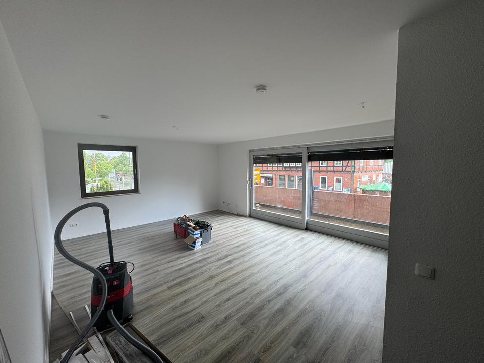 Thumbnail-Frisch renovierte, helle 3-Zimmer-Wohnung mit Balkon – 92 m²