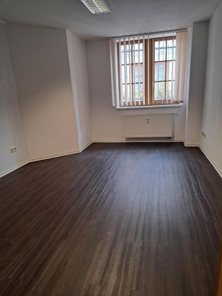 Thumbnail-4-Raum-Wohnung in Stadtnähe zu vermieten