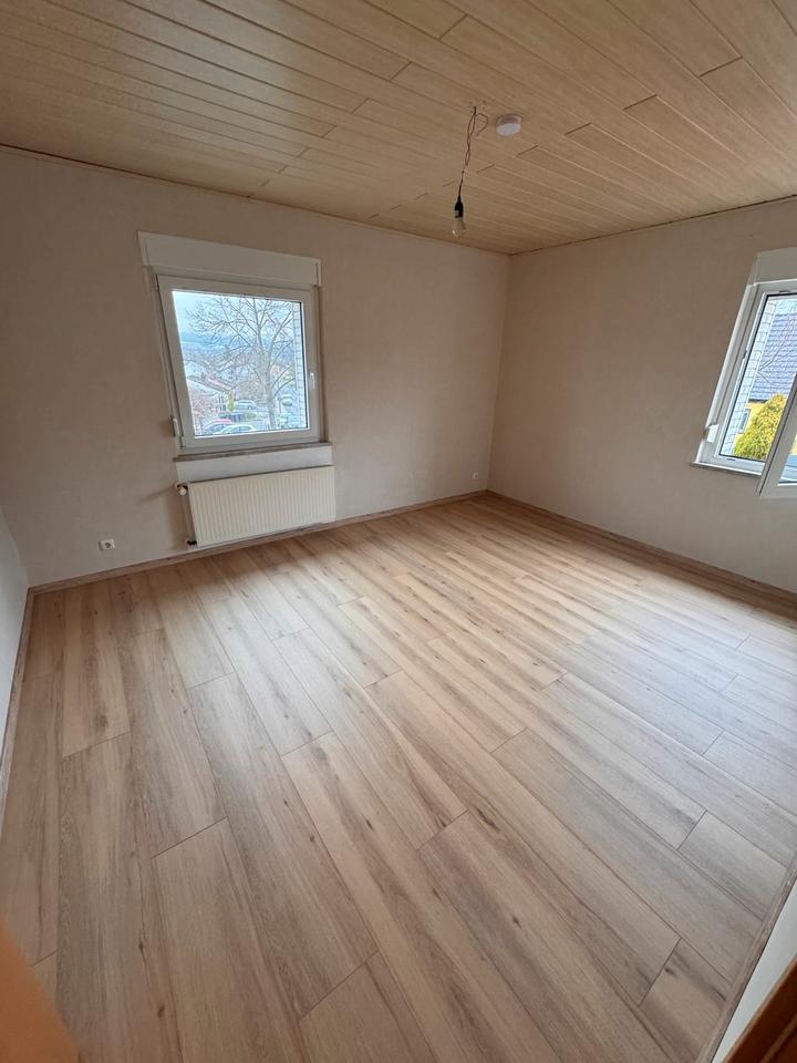Thumbnail-5-Zimmer-Wohnung im Zwei-Familien-Haus 117m²
