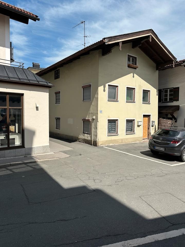 Thumbnail-Freistehendes renovierungsbedürftig Stadthaus mitten in Miesbach.