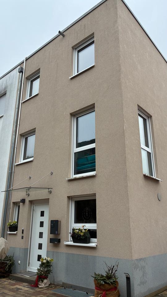 Thumbnail-Reihenendhaus aus dem Jahr 2018 mit PV- Anlage