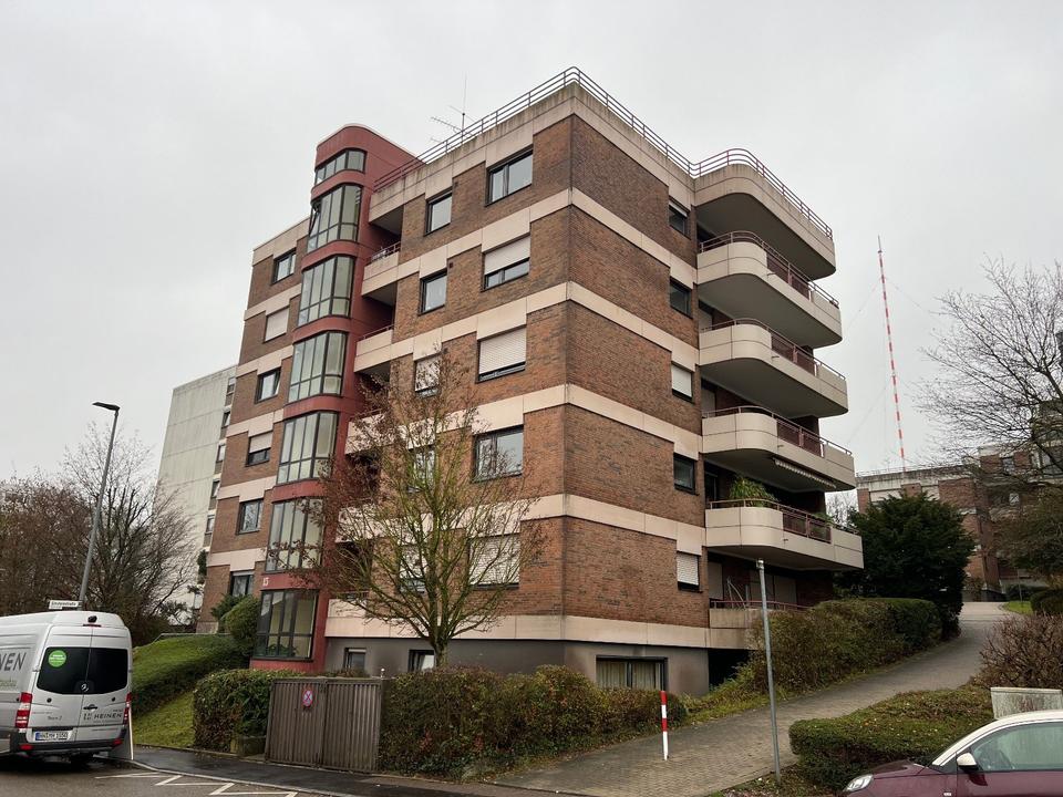 Thumbnail-Frisch renovierte 1,5 Zimmer-Wohnung mit großem Balkon ins Grüne