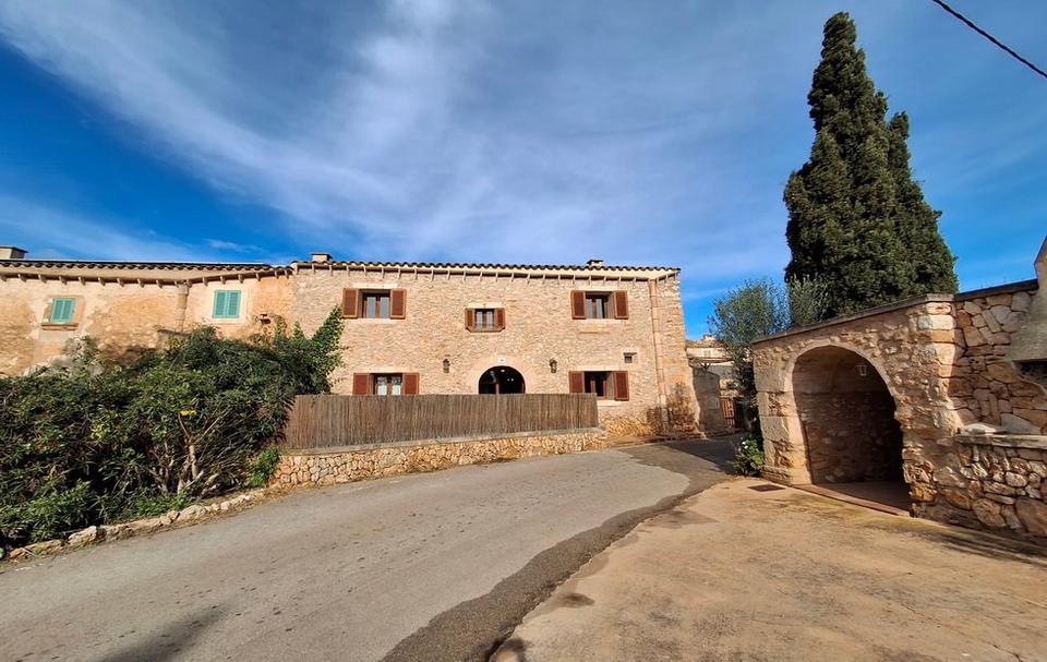 Thumbnail-Langzeitmiete: Grosses Dorfhaus mit Pool in Campos ---DH 24