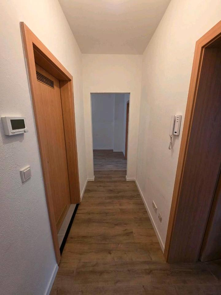 Thumbnail-Frisch renovierte 2 ZKB, 72 m², großes Bad mit Wanne & Dusche