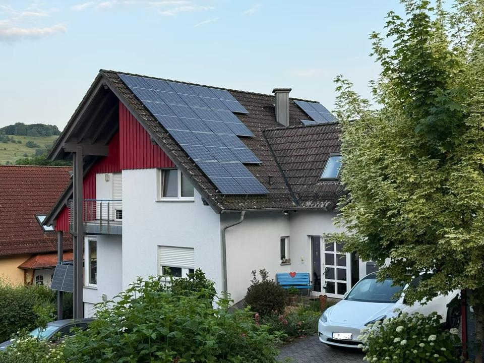 Thumbnail-Modernisiertes Einfamilienhaus mit PV, Wärmepumpe & ELW