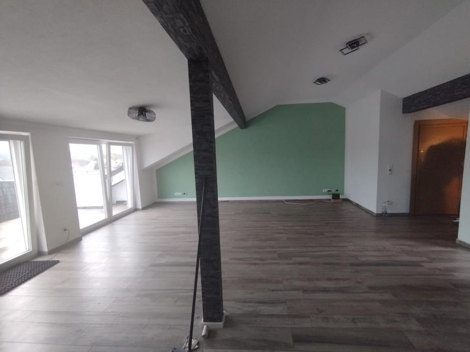 Thumbnail-Helle 3-Zimmer Dachgeschosswohnung 100 m2 mit großem Balkon