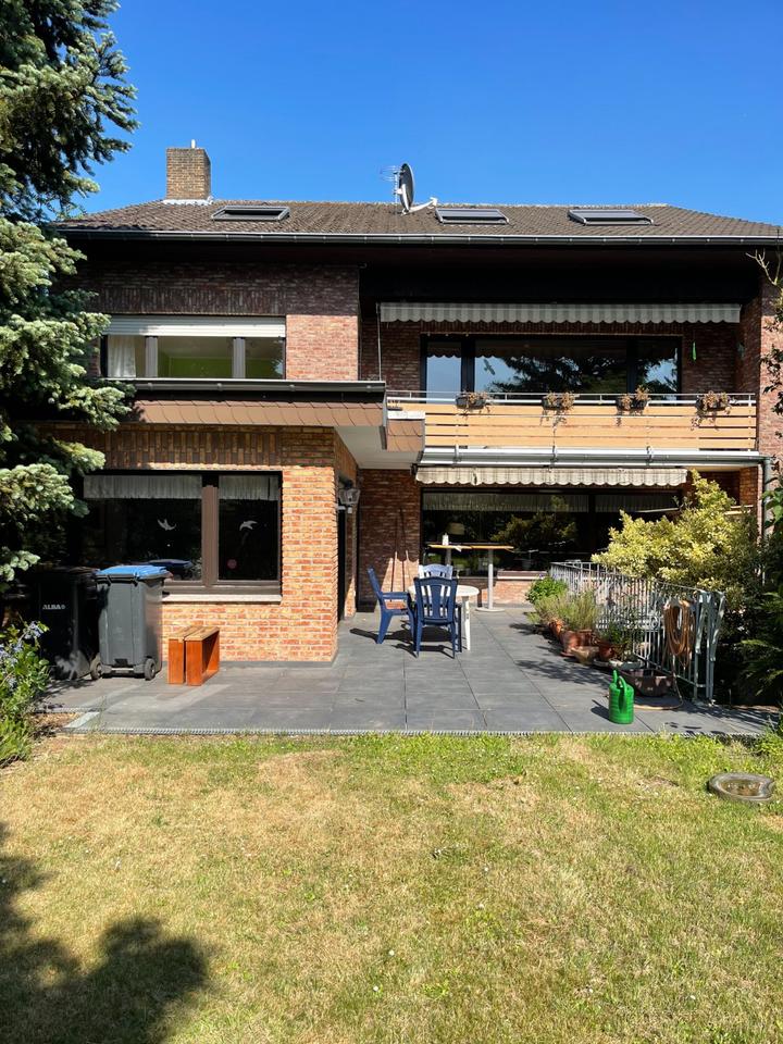 Thumbnail-Eine großräumige 2,5 Zimmer Dachgeschosswohnung