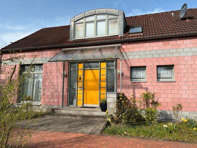 Thumbnail-Hochwertiges Einfamilienhaus mit Garten zu verkaufen