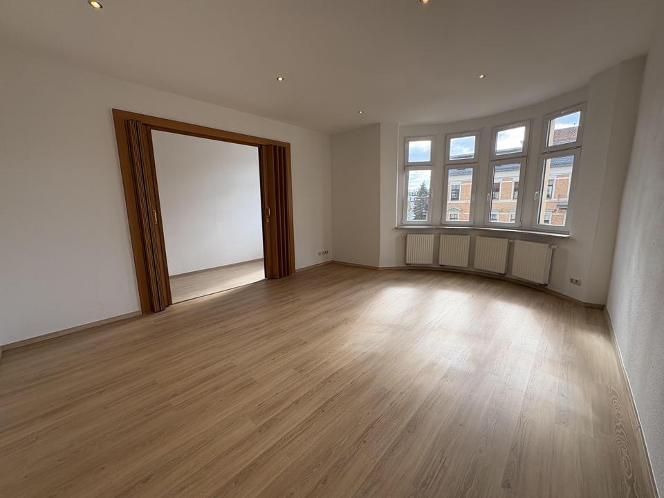 Thumbnail-Einzigartige 8-Raum-Wohnung mit Einbauküche und Liftzugang - Großzügiges Wohnkonzept in Zwickau