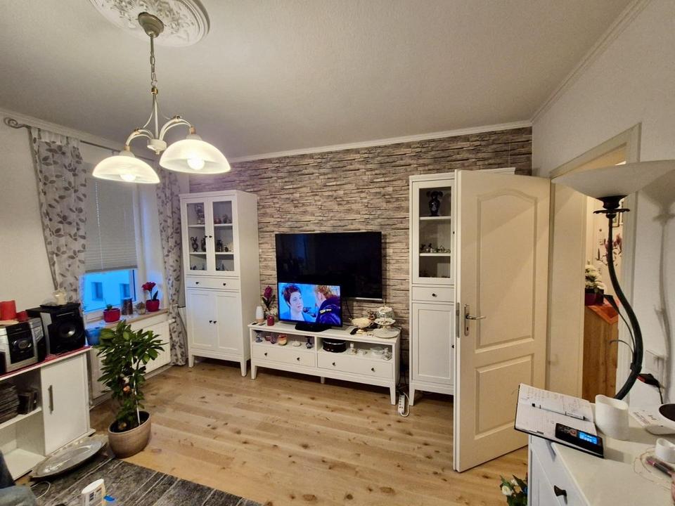 Thumbnail-Zwei-Zimmer-Wohnung mit EBK in saniertem Altbau in Leipzig-Knautkleeberg