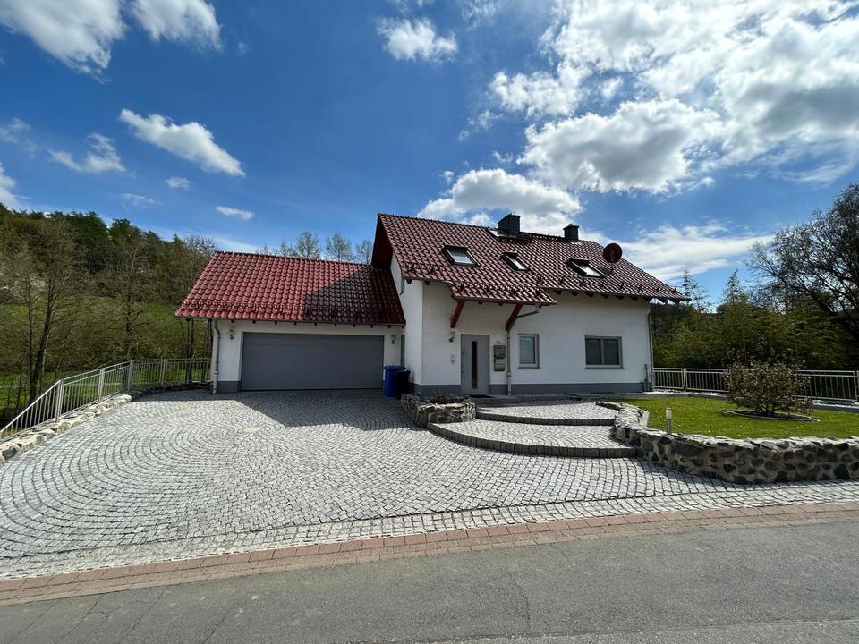 Thumbnail-Geräumiges Einfamilienhaus mit viel Platz ab sofort zu vermieten