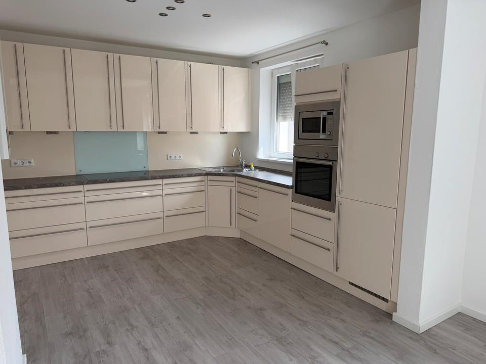 Thumbnail-Großzügige 4-Zimmer-Wohnung mit Balkon in Top Lage von Ingolstadt