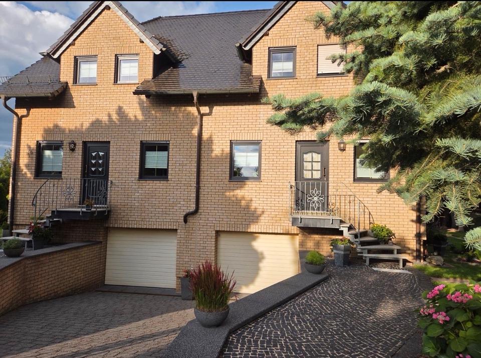 Thumbnail-Doppelhaus mit 1220 m² Grundstück Tiefgarage Klinkerfassade