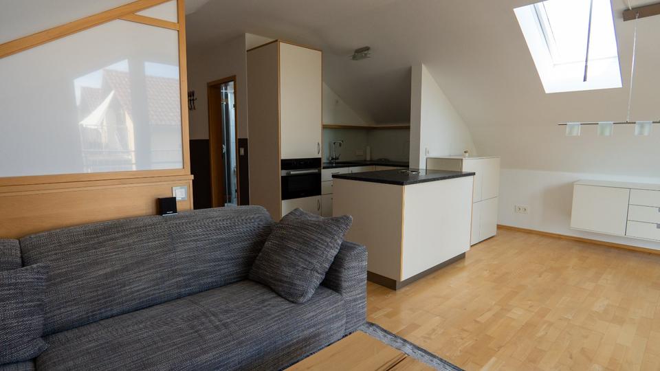 Thumbnail-Geschmackvolle, vollst. renovierte 2-Raum-Dachgeschosswohnung