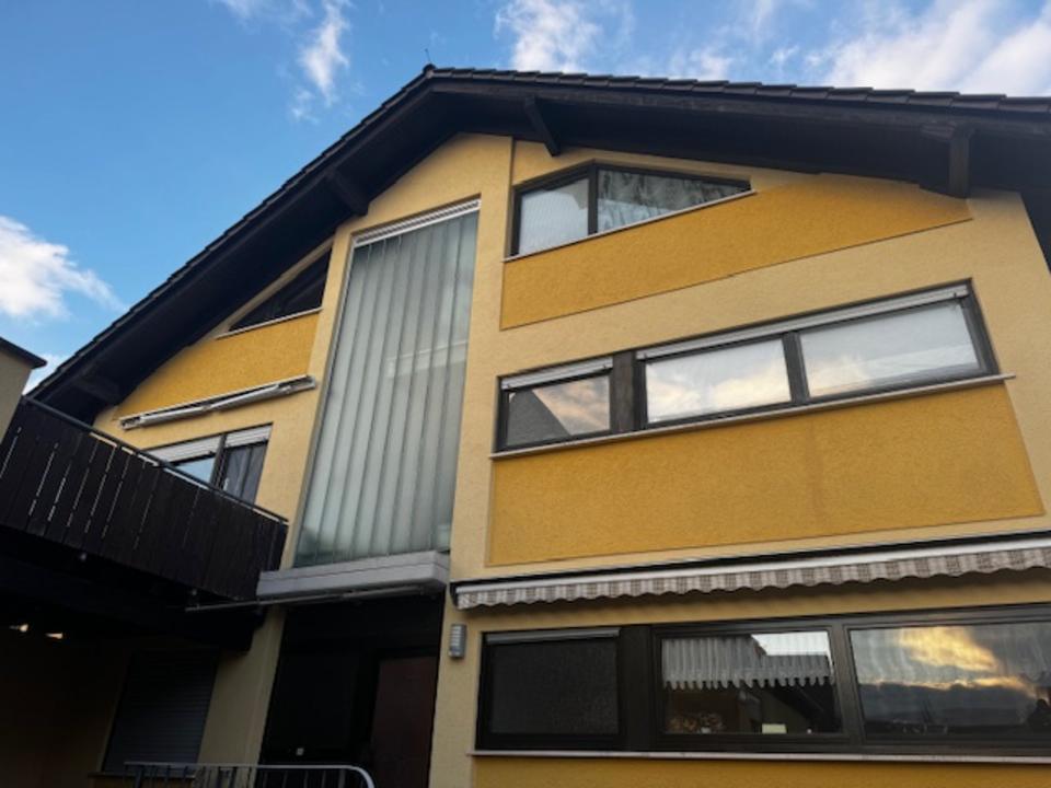 Thumbnail-Aussergewöhnliche 4-Zimmer-Wohnung in 2-Fam.Haus in zweiter Reihe