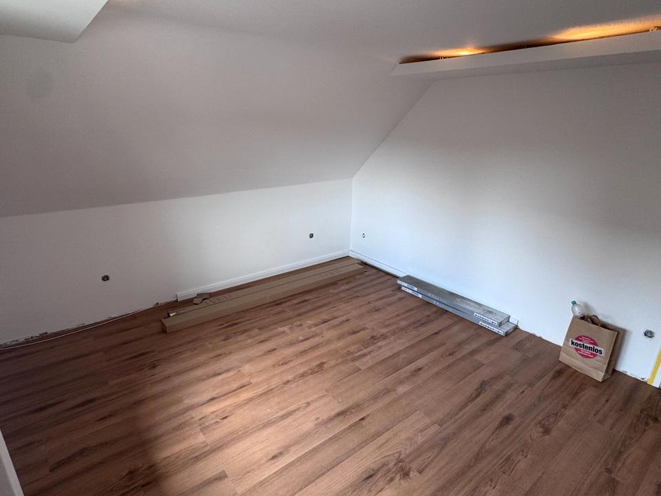 Thumbnail-Frisch renovierte 2-Zimmer-DG-Wohnung (58 m²) - opt. mit Garage