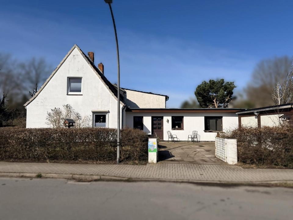Thumbnail-Siedlungshaus mit Einliegerwohnung und Garagen in Norderstedt