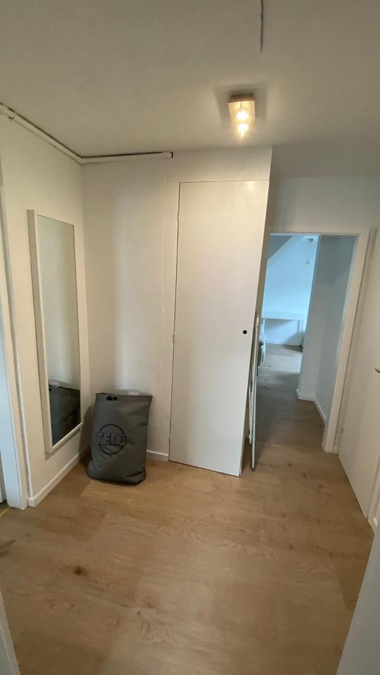 Thumbnail-möblierte 2,5-Zimmer DG-Wohnung in Stuttgart-Untertürkheim