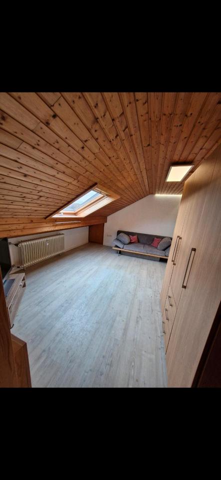 Thumbnail-Gemütliche 2-Zimmer-Dachgeschosswohnung mit Einbauküche