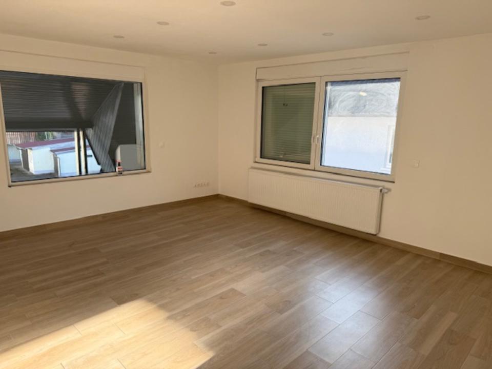 Thumbnail-Renovierte 2-Zimmer-Wohnung mit Balkon – ca. 60 m² – sofort bezug
