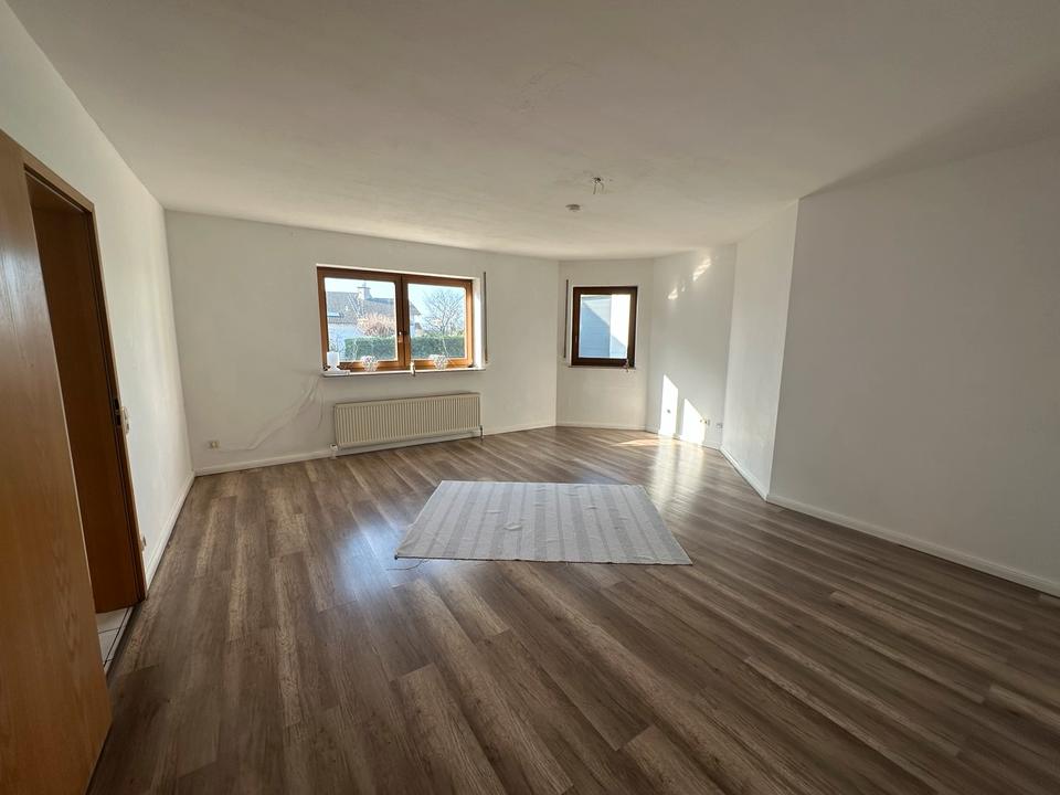 Thumbnail-1-ZKB-Erdgeschosswohnung mit separatem Eingang und PKW Stellplatz