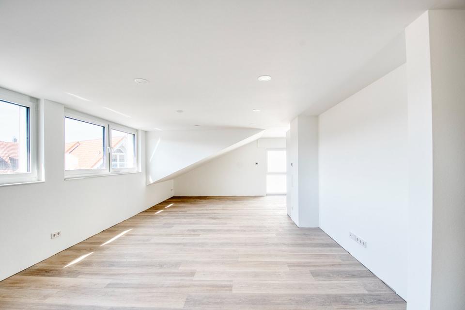 Thumbnail-Kernsanierte DG-Wohnung in parknaher Lage inkl Küche & Stellplatz