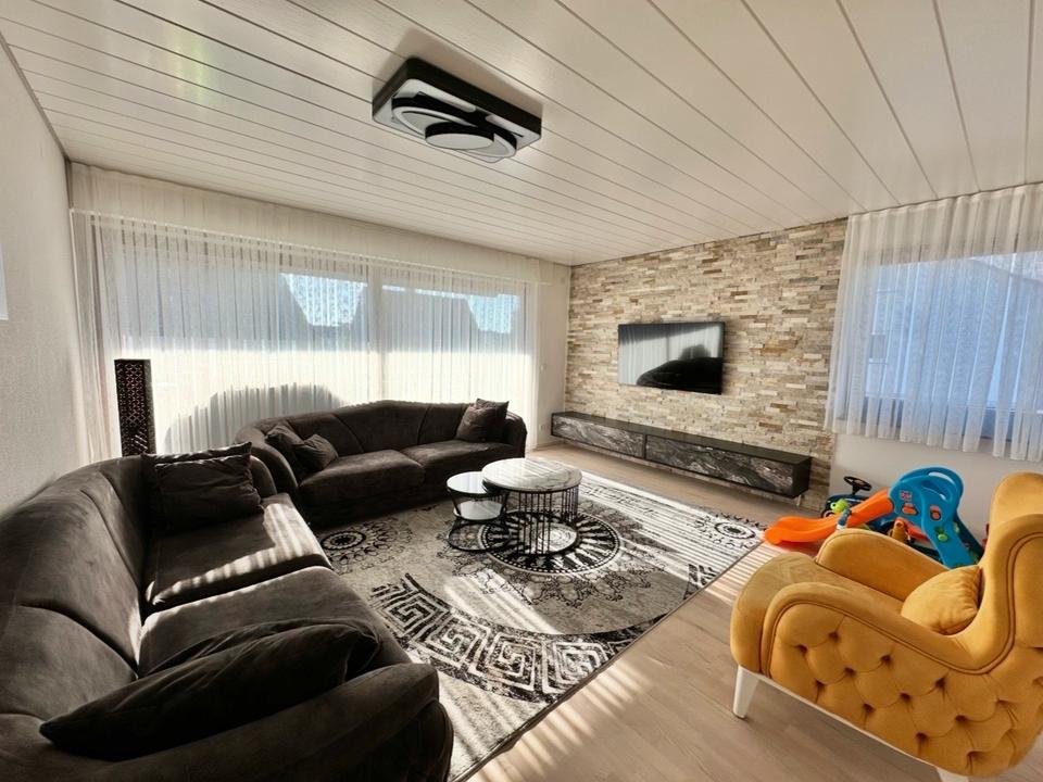 Thumbnail-Moderne kernsanierte 3,5 Zimmer Wohnung mit Balkon & Garage