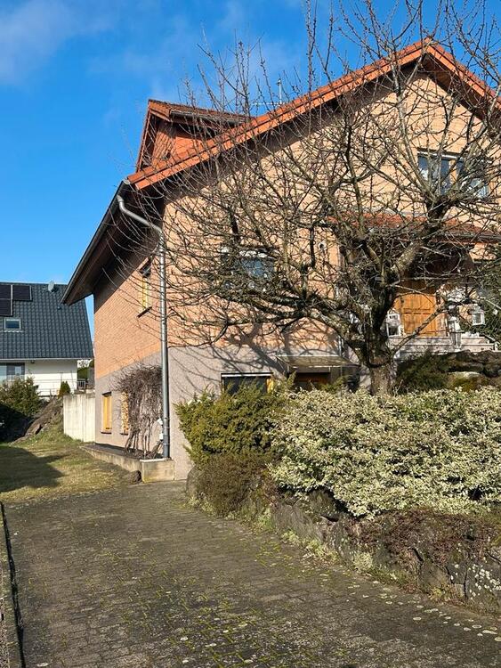 Thumbnail-Helle 1ZKB-Erdgeschosswohnung mit separatem Eingang und Parkplatz