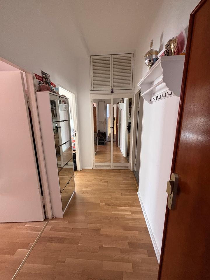 Thumbnail-2 Zimmer Wohnung (saniert, 57 m 2, Balkon, möbiliert)