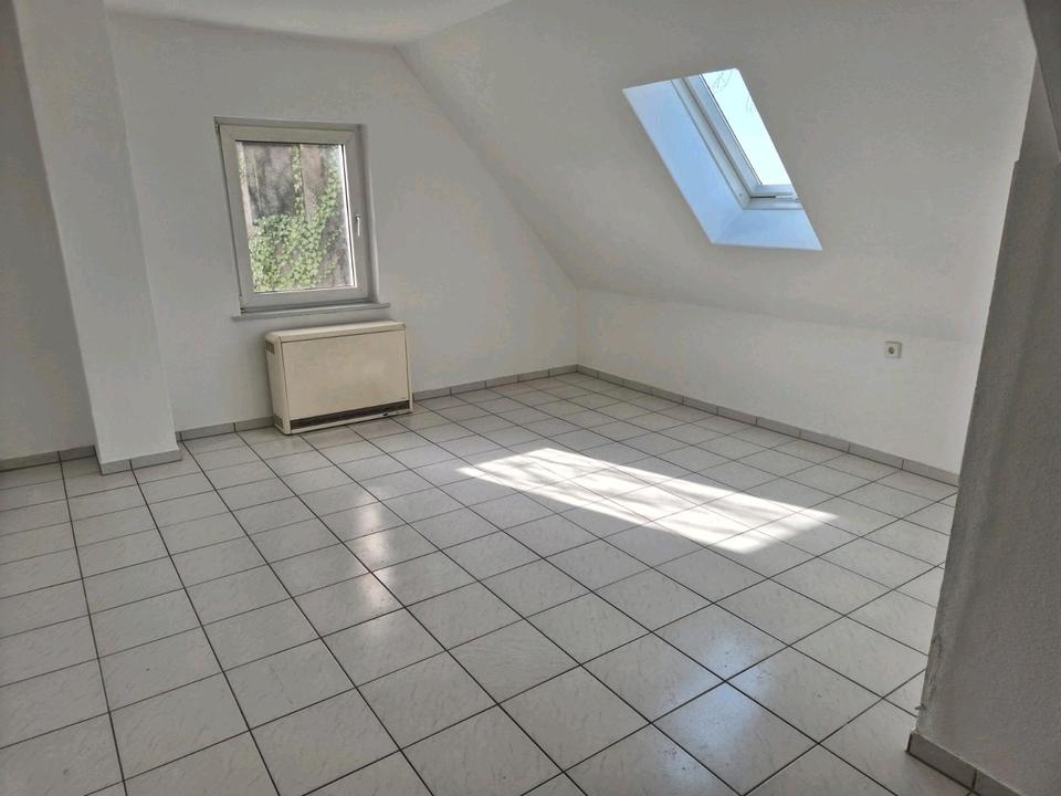 Thumbnail-Helle 3-Zimmer-DG-Wohnung in ruhiger Wohnlage